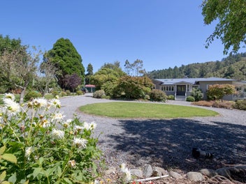 Whitemans Valley WOW!