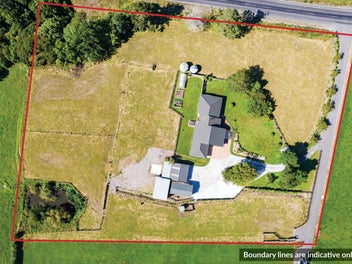 Rural calm with town convenience!