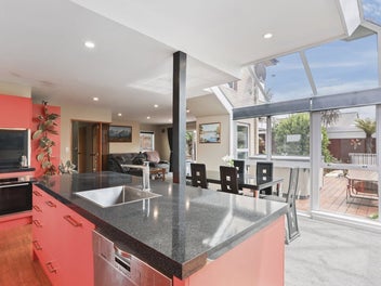 Three Bedrooms, Games Room, Solar & Battery!