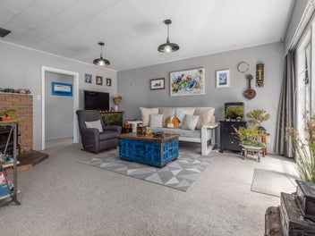 60's COOL | BUSH VIBES | UNDER $750k