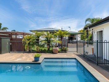 Time for a Poolside Summer