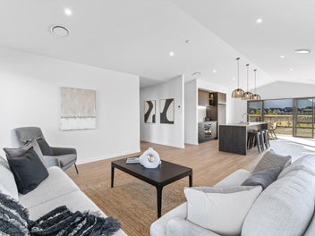 Four-bedroom family living in a prime location