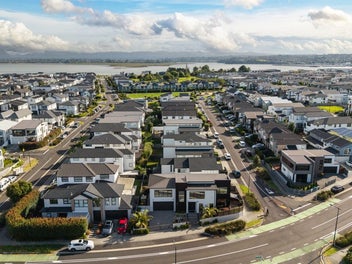 Exceptional Corner Living & Lifestyle