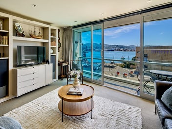 SUPERIOR 4 BEDROOM WATERFRONT APARTMENT