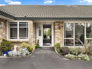 The Ultimate Family Haven In Hinuera Stone