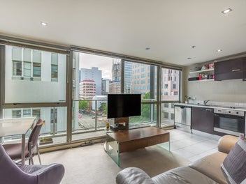 City Views, Harbour Sights, and CRL Access