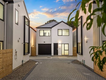 Coastal Walks - All 4 Bedrooms - Dual Lounges