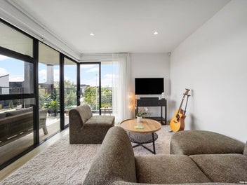 Two Bedrooms, Two Car Parks - Easy Living!