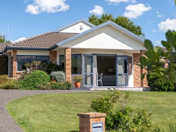 Family Home with 3 Car Garaging