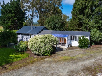 Family issue strict instructions, must be sold