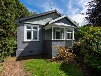 Family issue strict instructions, must be sold