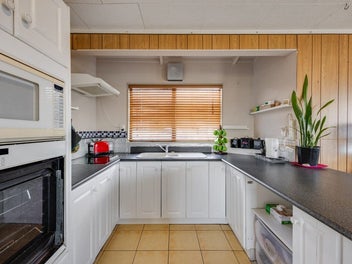 URGENT AUCTION SALE - MUST BE SOLD