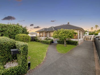 Classic Macleans Zone - Freehold Title.