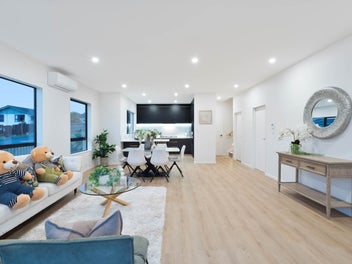 ?Brand-New Family Homes by the Park