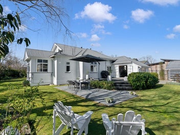 Your West Side Happy Place - BEO $799,000