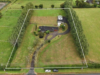 Easy Living on 1ha with Shed and Yard Space