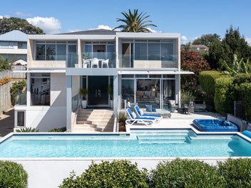 Architectural Coastal Sanctuary