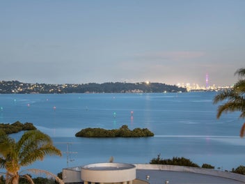 Elegance, Space & Breathtaking Harbour Views