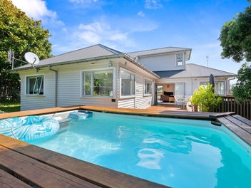 Takapuna's Best Kept Secret on 1085sqm