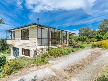 Ready To Move In - Large Family Home