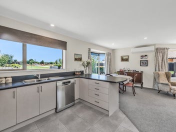 Gorgeous Outlook - Great Location