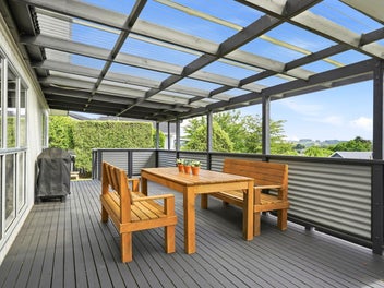 DECK with VIEWS offers 2nd LIVING SPACE!!!