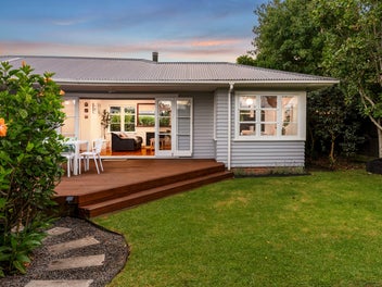 North-Facing 1950s Charm