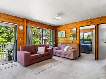 Lockwood Charm by the Sea