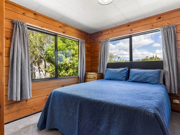 Lockwood Charm by the Sea