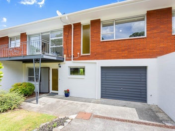 SUPREME SPACE! 3 bed, 2 living OR 4 bed 1 living