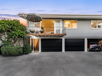 Elevated St Heliers Living with Sea & City Views