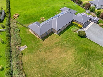 5 bedrooms and a study and space galore!!