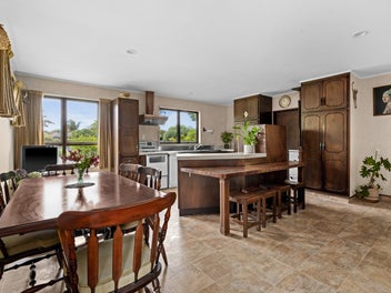 Prime Location, Quarter Acre Dream!