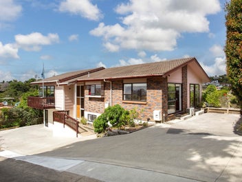 Dual-Living Opportunity with Income Potential