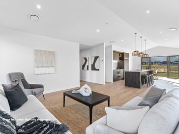 Four-bedroom family living in a prime location