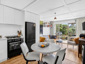 Stylish, affordable coastal pad