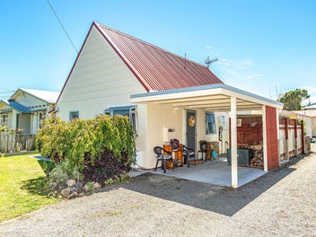 Tempting Tawhero Townhouse