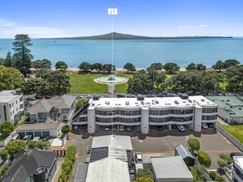 FIND: Industrial chic, steps from the beach.