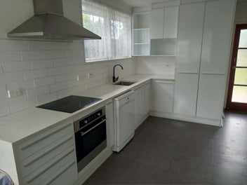 RENOVATED KITCHEN & BATHROOM 3 BEDROOM HOME