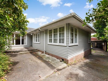 888 m² of Pure Potential - DIY or Develop!