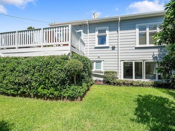 Elegant Family Villa — Walk to the Village