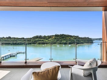 Waterfront Sub-Penthouse - OPEN SAT/SUN 1-1.30pm