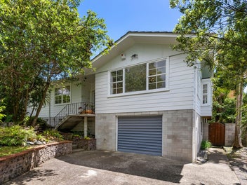 Walk to Konini School | Your Family, Your Future