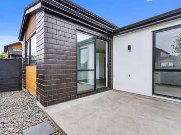 Central Kumeu Living