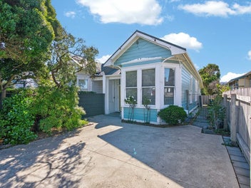 A Sweet Slice of Petone