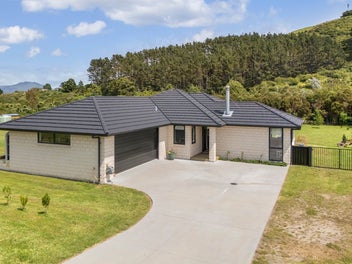 Near-New, Big Section, Big Lifestyle