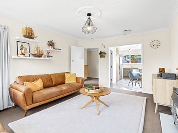 YOUR SEARCH ENDS AT 10 HIGHBURY DR - WELCOME HOME