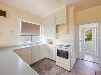 Prime position with coastal charm