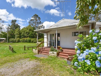 Rural Charm Ready For Your Vision