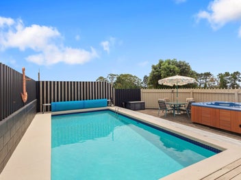 Lifestyle living with elevated rural views